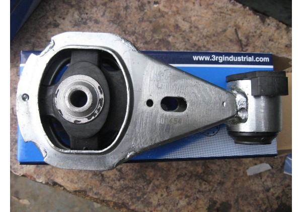 Подушка двигуна задня права верхня Renault Scenic III, Megane III, Fluence 1.5 dci, 1.4 16V, 1.4 TCe, 113560009R